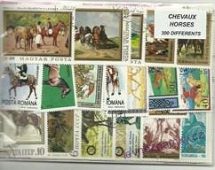 Balíček známek - koně - 300 ks