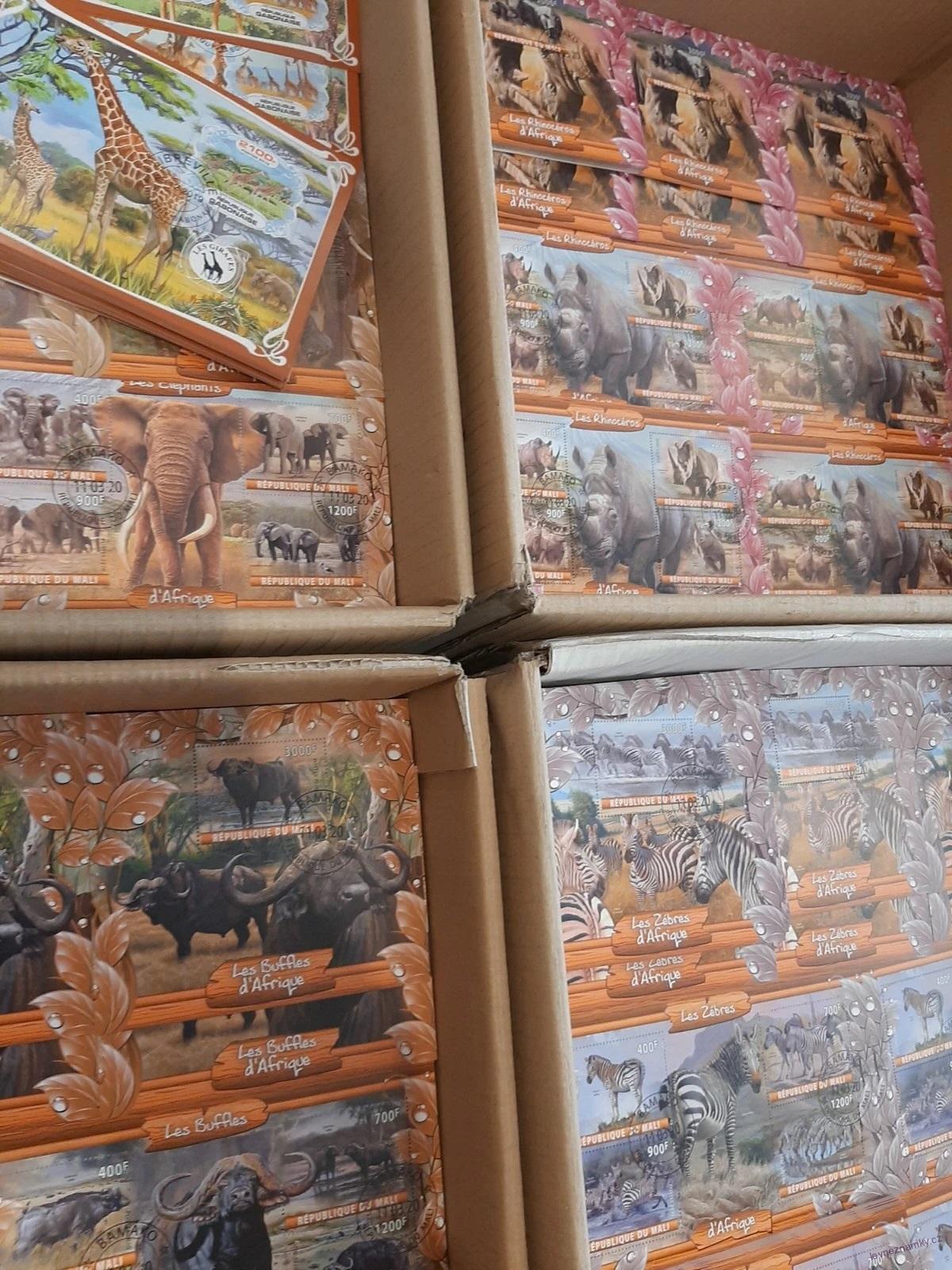 Aršíky známek - fauna Afriky - 28 ks