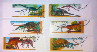 Sestava známek - Cambodge - dinosauři