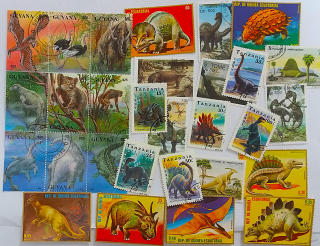 Balíček známek - pravěká fauna - 30 ks 